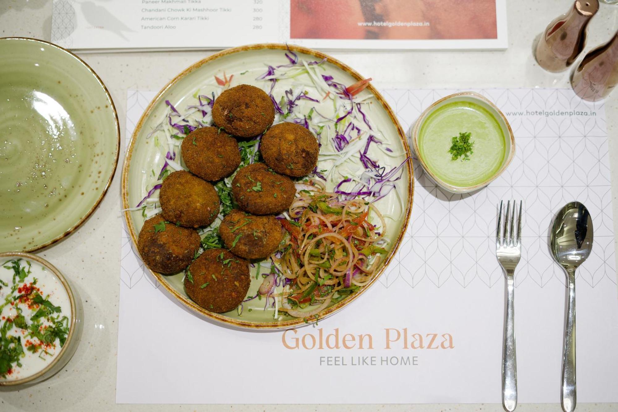 Golden Plaza Hotel Ahmedabad Exterior photo
