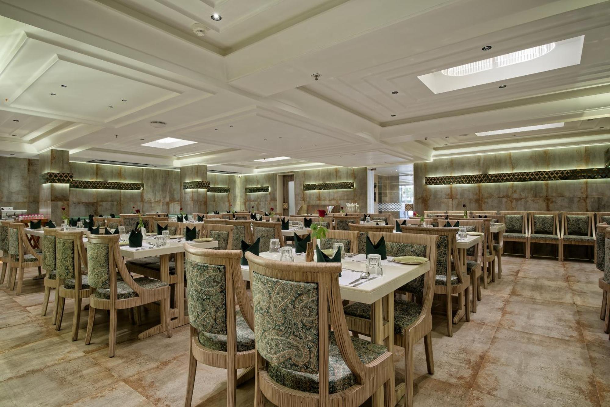 Golden Plaza Hotel Ahmedabad Exterior photo